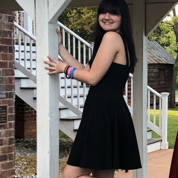 Dress - Picture 3 of 4